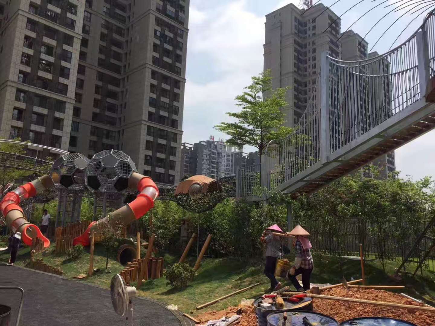 深圳國際公園組合滑梯戶外游樂設(shè)備